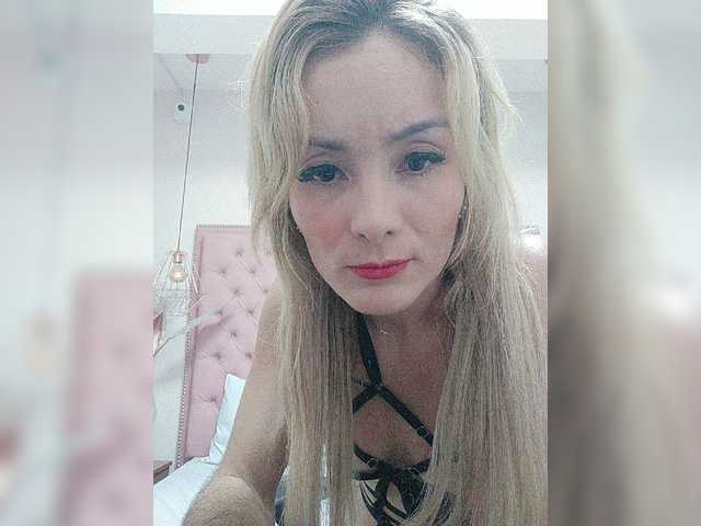 Live sex webcam photo for CristyVoss #275604960