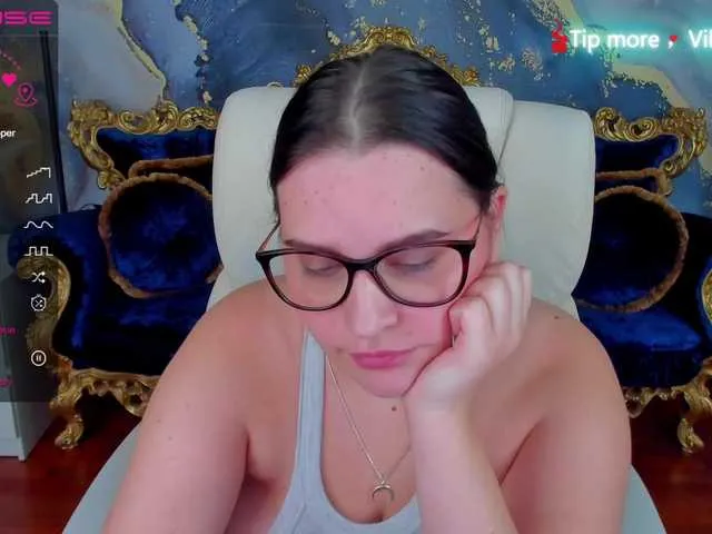 Live sex webcam photo for CrystalBarbie #290151936