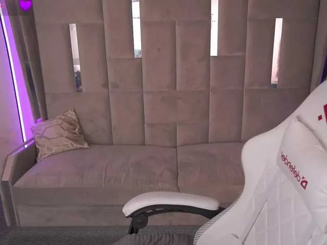 Live sex webcam photo for CrystalBarbie #290717475