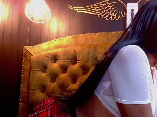 Live sex webcam photo for CrystalBrooke3x #290571266