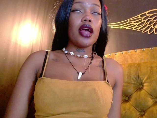 Live sex webcam photo for CrystalBrooke3x #290644481