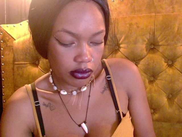 Live sex webcam photo for CrystalBrooke3x #290648561