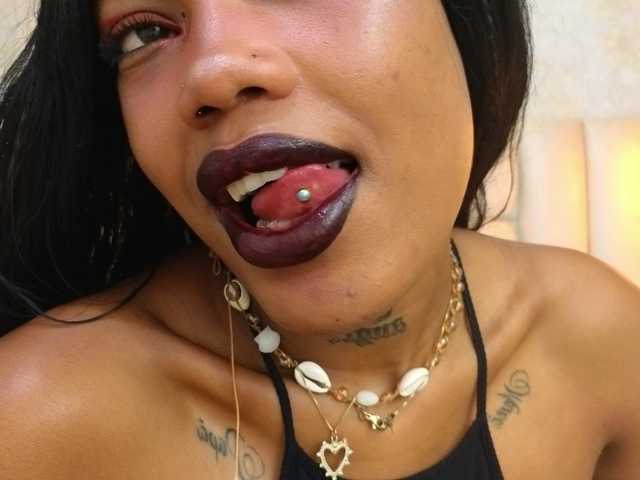 Live sex webcam photo for CrystalBrooke3x #291690392