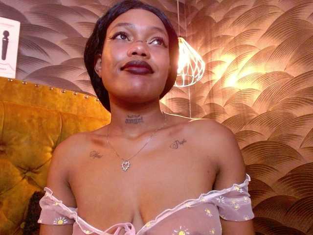 Live sex webcam photo for CrystalBrooke3x #291997367