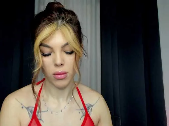 Live sex webcam photo for CrystalFerro #290351741