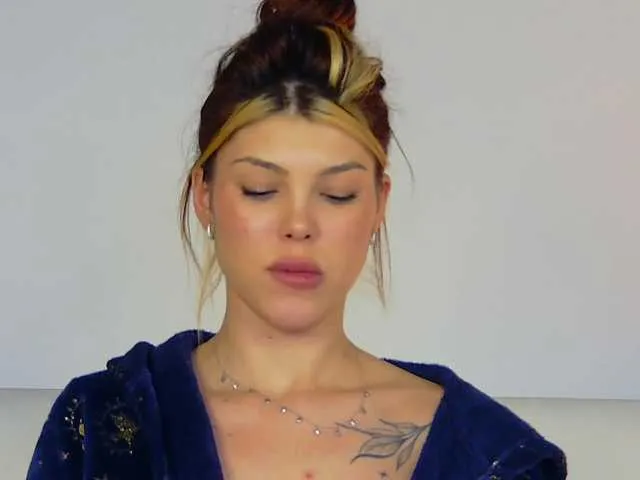 Live sex webcam photo for CrystalFerro #290513117