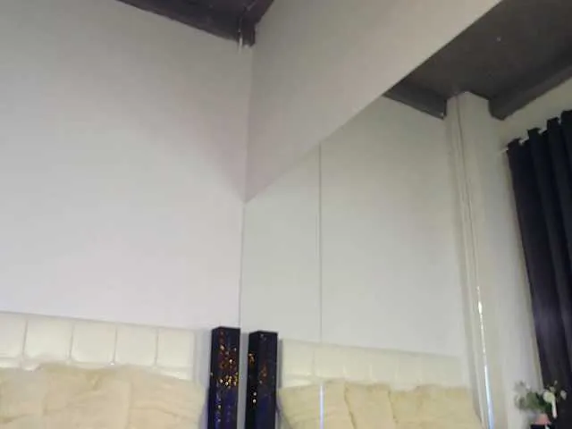 Live sex webcam photo for CrystalFerro #290527440
