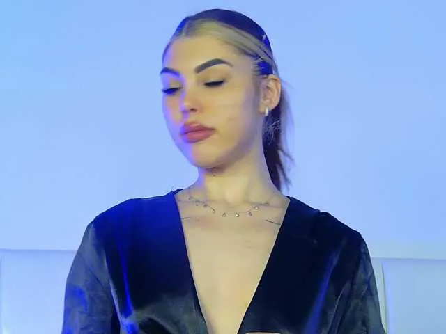 Live sex webcam photo for CrystalFerro #290724406