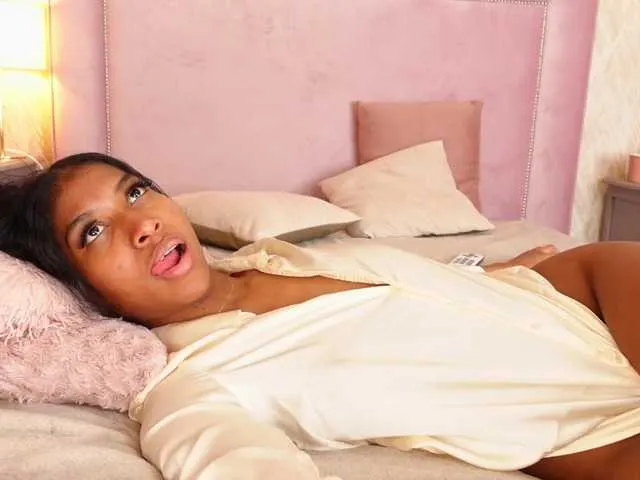 Live sex webcam photo for CrystalMar #277233191