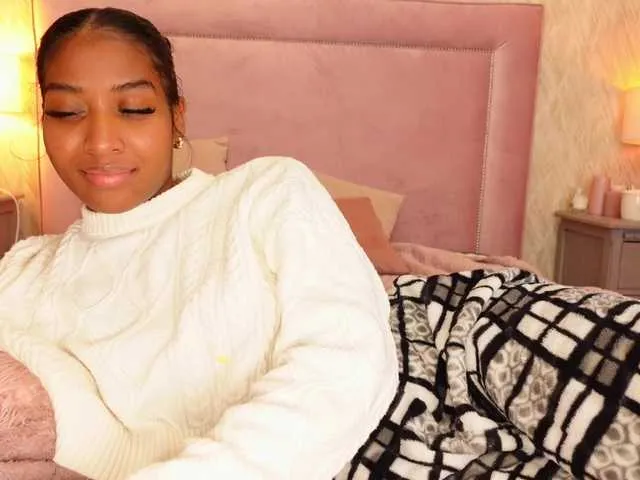 Live sex webcam photo for CrystalMar #277391312