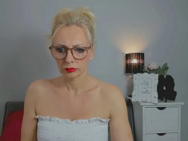 Live sex webcam photo for CrystalPretty #278030459