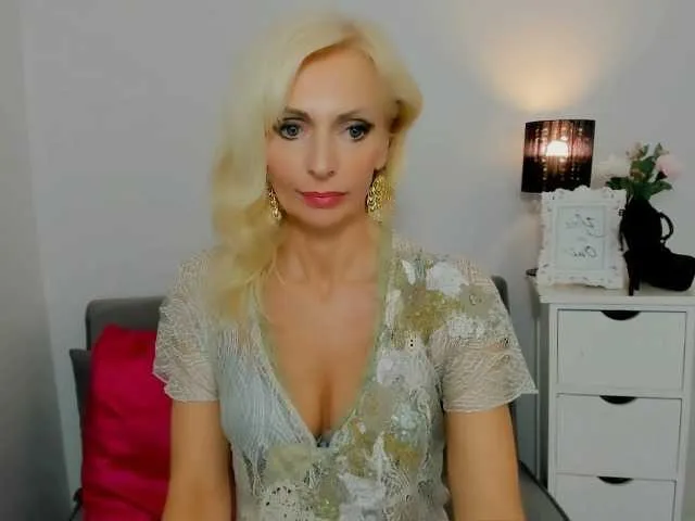 Live sex webcam photo for CrystalPretty #290129926