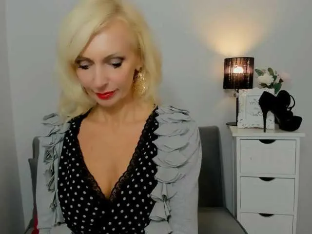 Live sex webcam photo for CrystalPretty #290174019