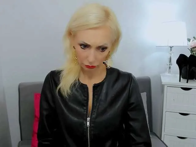 Live sex webcam photo for CrystalPretty #290335283