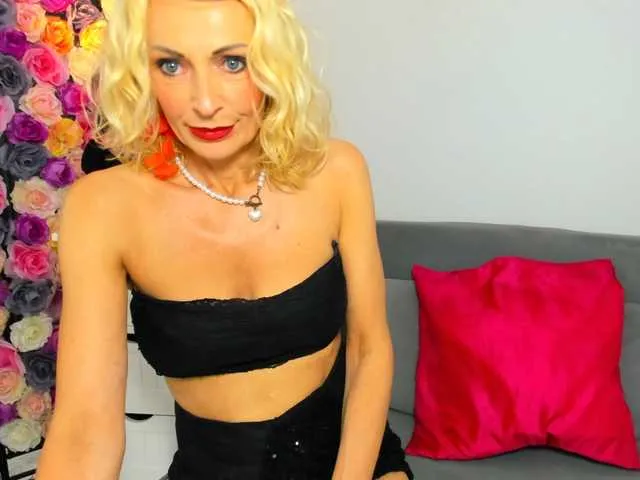 Live sex webcam photo for CrystalPretty #291603876