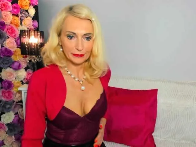 Live sex webcam photo for CrystalPretty #292173387