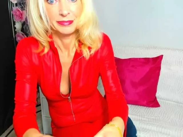 Live sex webcam photo for CrystalPretty #292188381