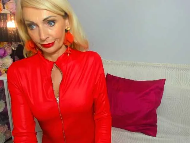 Live sex webcam photo for CrystalPretty #292210199