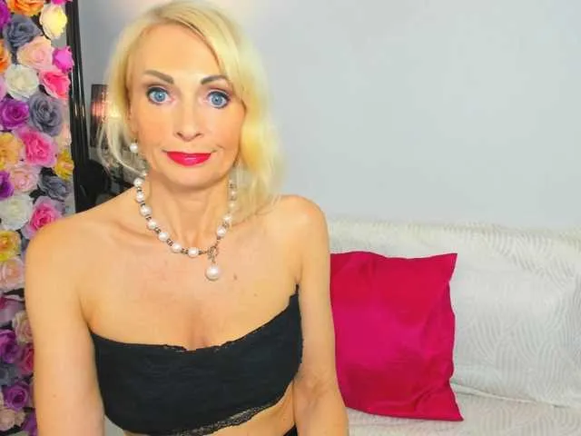 Live sex webcam photo for CrystalPretty #292344879