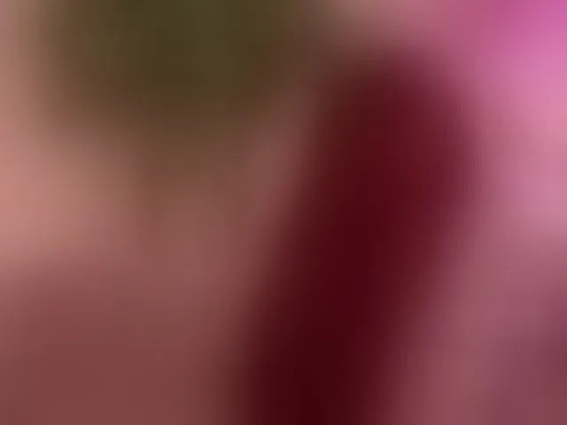 Live sex webcam photo for CrystalRed #293220463