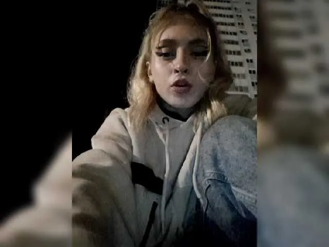 Live sex webcam photo for CrystalSecret #274321339