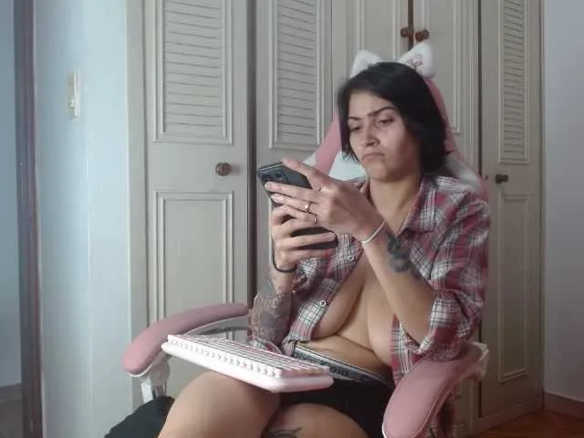 Live sex webcam photo for CrystalStarX #291697111