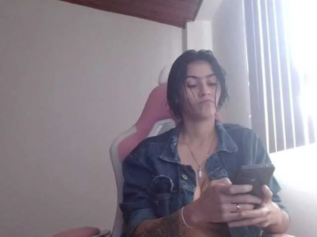Live sex webcam photo for CrystalStarX #291804669