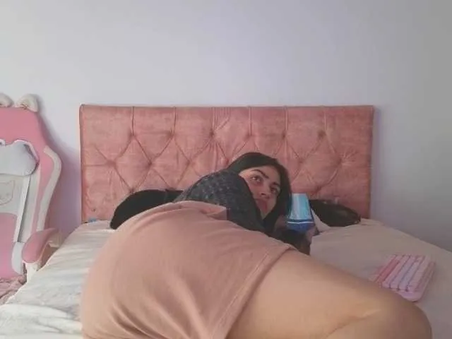 Live sex webcam photo for CrystalStarX #292056153