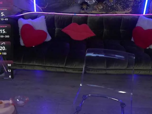 Live sex webcam photo for CrystallPaws #291526676