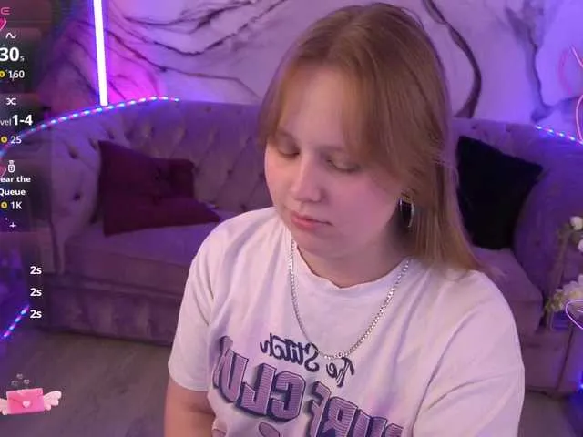 Live sex webcam photo for CrystallPaws #291713112