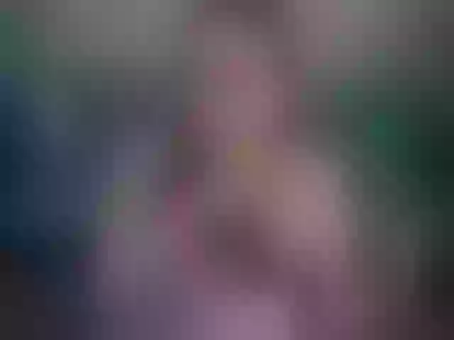 Live sex webcam photo for CrystallPaws #291991379