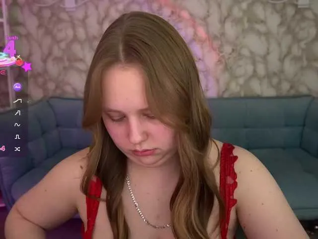 Live sex webcam photo for CrystallPaws #293411680
