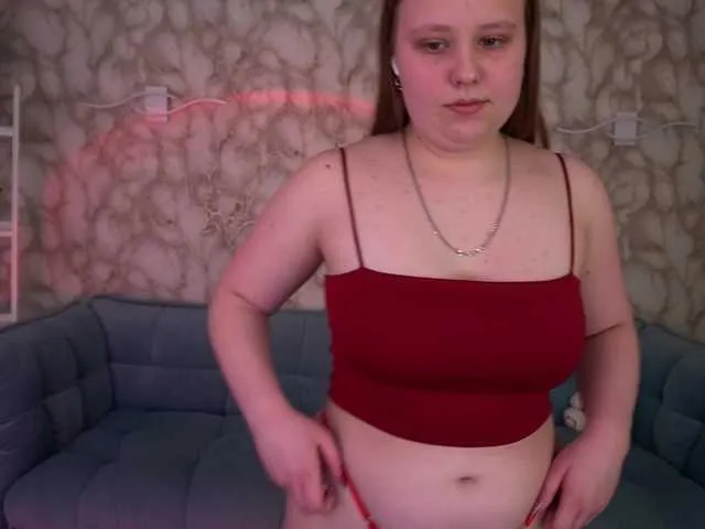 Live sex webcam photo for CrystallPaws #293541568