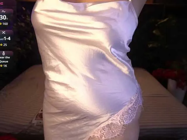 Live sex webcam photo for CrystallPaws #293836298