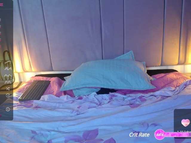 Live sex webcam photo for Crysttal-- #276372804