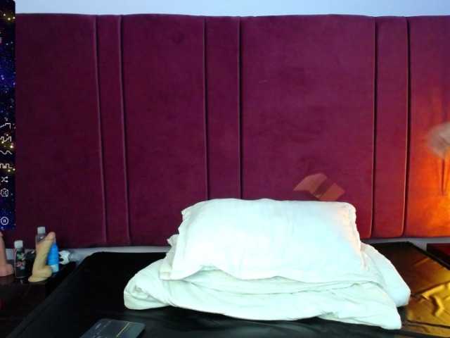 Live sex webcam photo for Crysttal-- #276748450