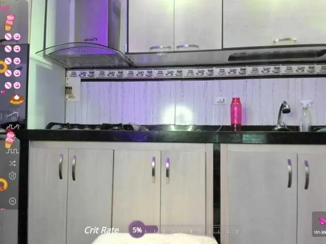 Live sex webcam photo for Crysttal-- #277720640