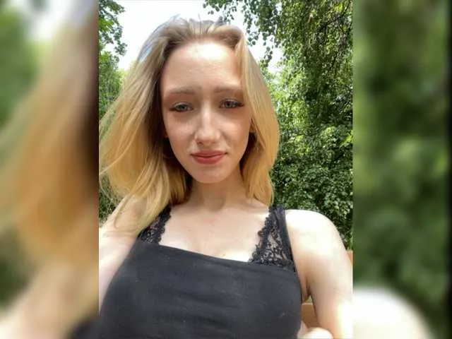 Live sex webcam photo for CuddliesPrett #275574377