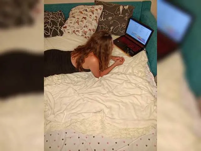 Live sex webcam photo for CumSquirtReal #275678143