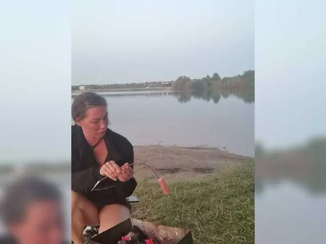 Live sex webcam photo for CumSquirtReal #275789299