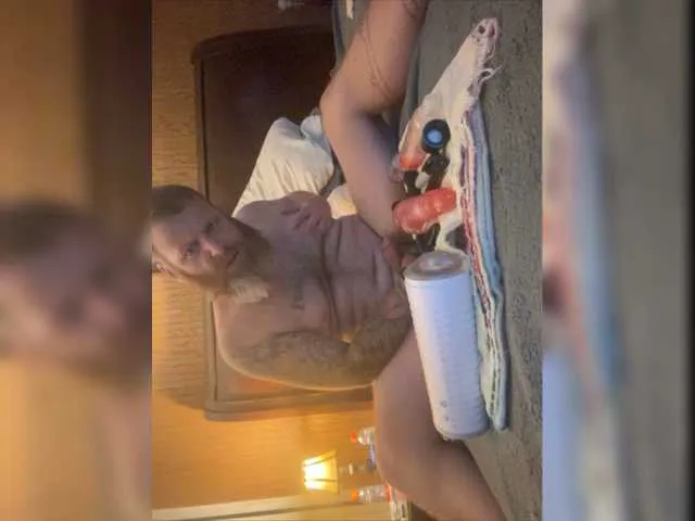 Live sex webcam photo for Cummerforyouu1 #276100293