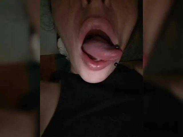 Live sex webcam photo for CurlyHanna #292318577