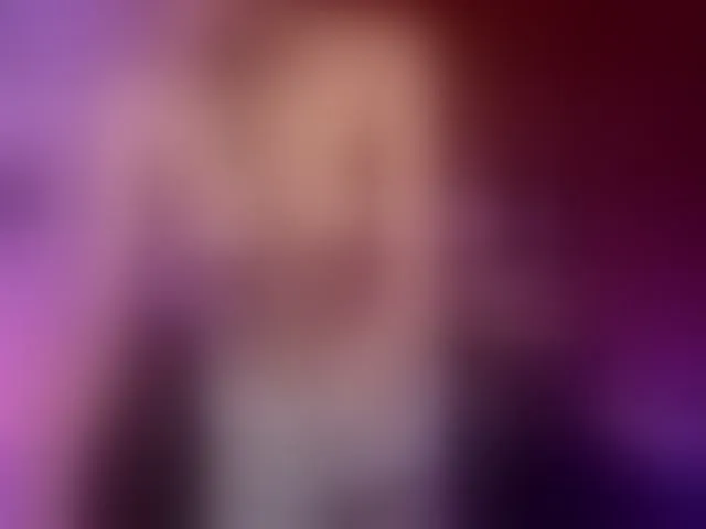 Live sex webcam photo for CurlyScarlett13 #293588315