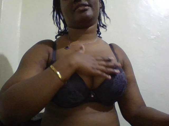 Live sex webcam photo for Curveydoll #294209892