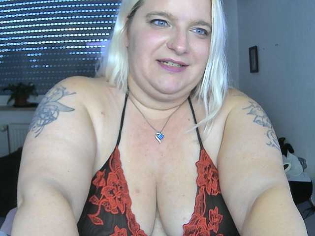 Live sex webcam photo for Curvy-Lucy #276153142