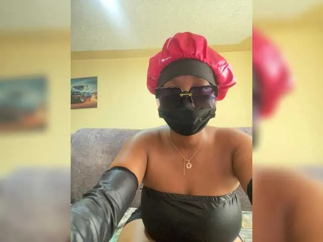 Live sex webcam photo for Curvy-maxy9 #291648542