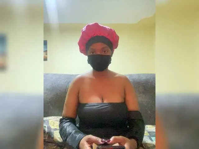 Live sex webcam photo for Curvy-maxy9 #291651984