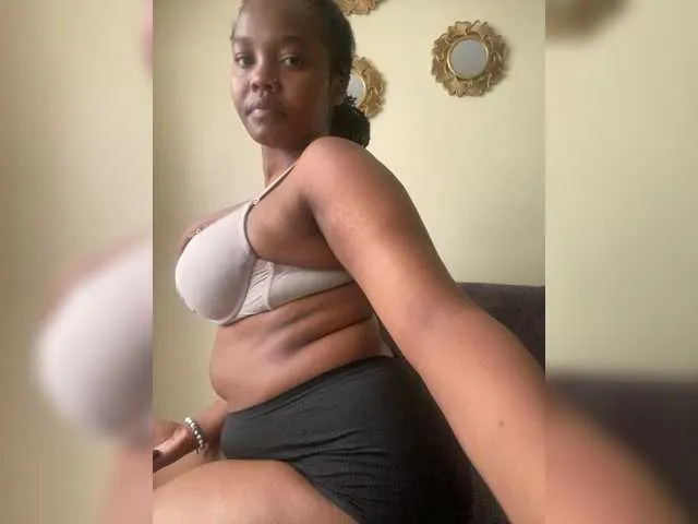 Live sex webcam photo for Curvy-maxy9 #291836243