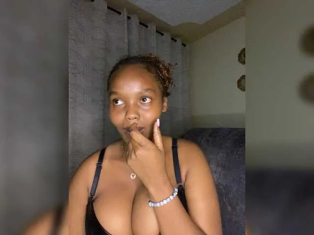 Live sex webcam photo for Curvy-maxy9 #291982091