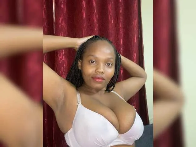 Live sex webcam photo for Curvy-maxy9 #292367449